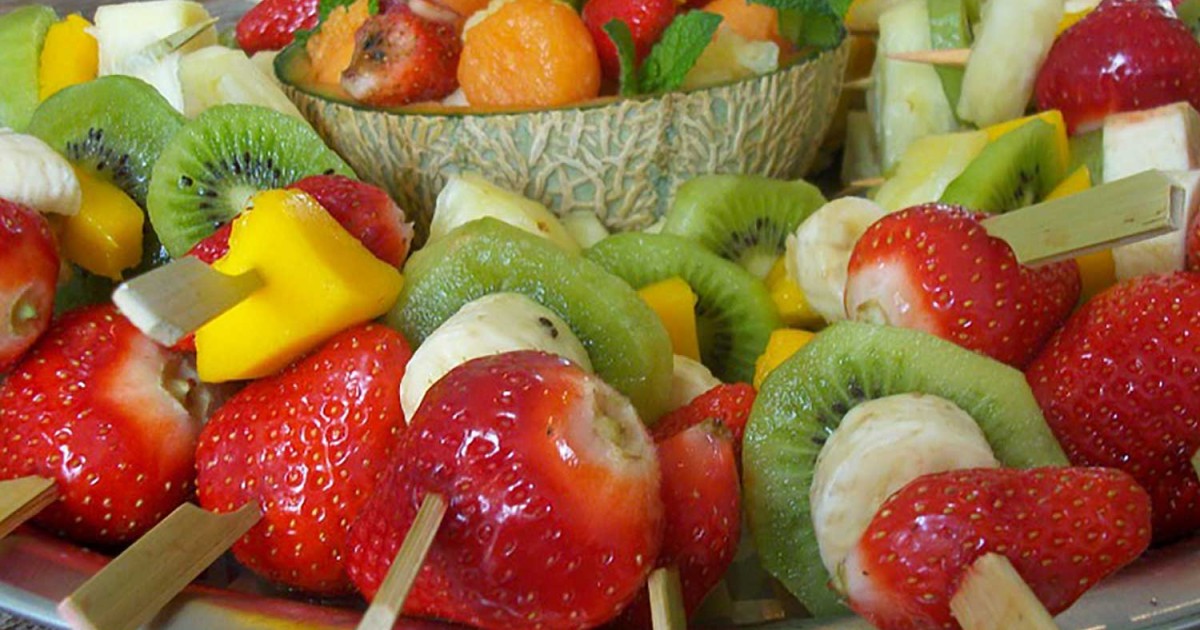 Gyümölcsnyárs, csokiszósszal