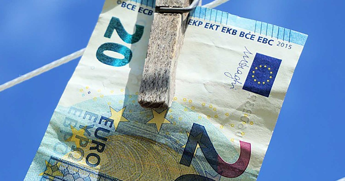 Pénzmosás, azonosítás, zárolás