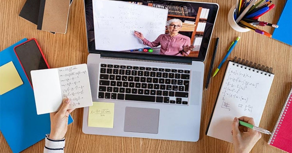 Újra online keretek között Újra online keretek között