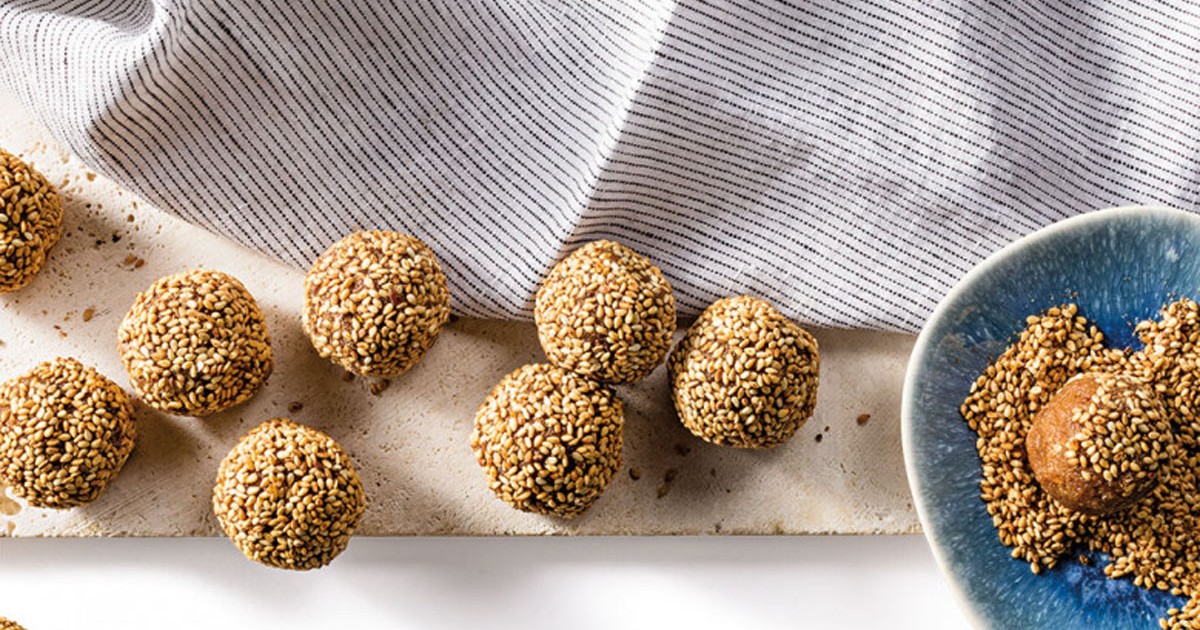 Szezámmagos mandulagolyó