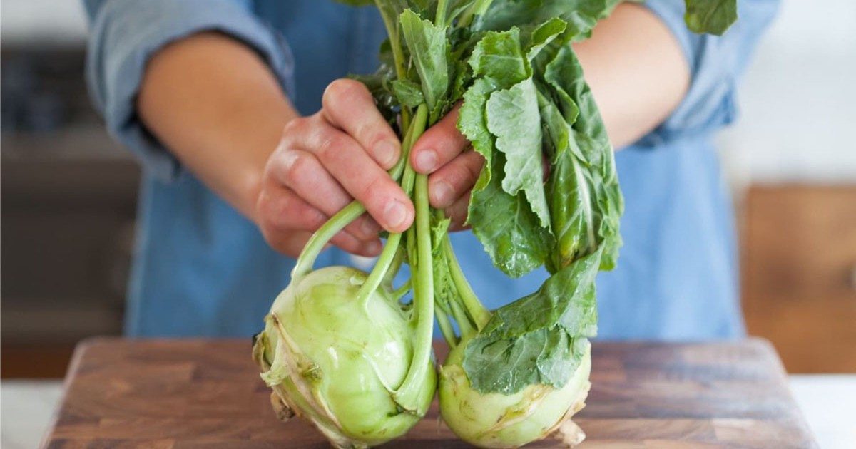 Karalábé bazsalikomos mártással