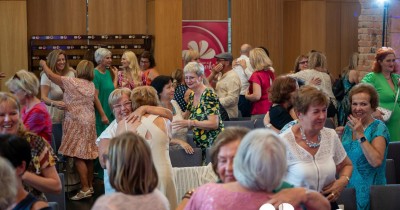 Az érintés és ölelés tíz éve – mit tanultunk a közelségről?