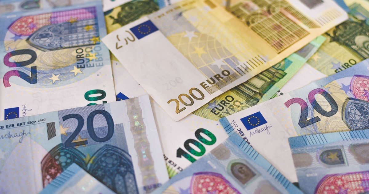 Földhözragadt pénzügyek – 85 – Mit jelentene az euró bevezetése Magyarországon? Földhözragadt pénzügyek – 85 – Mit jelentene az euró bevezetése Magyarországon?