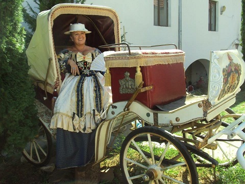 Földvári Ági kosztümben